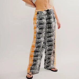 046 Free People Hudson Canyon Printed Pants NWT Size Small